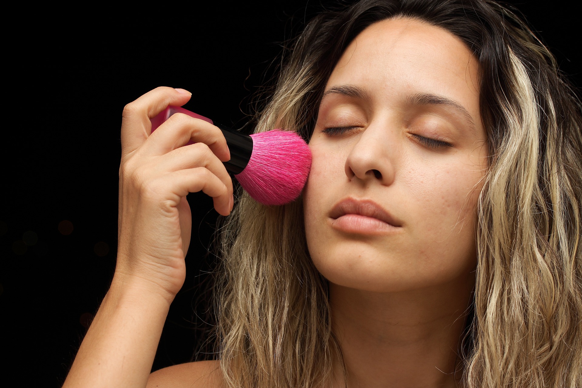 cleaning makeup brushes - 3 simple & easy ways