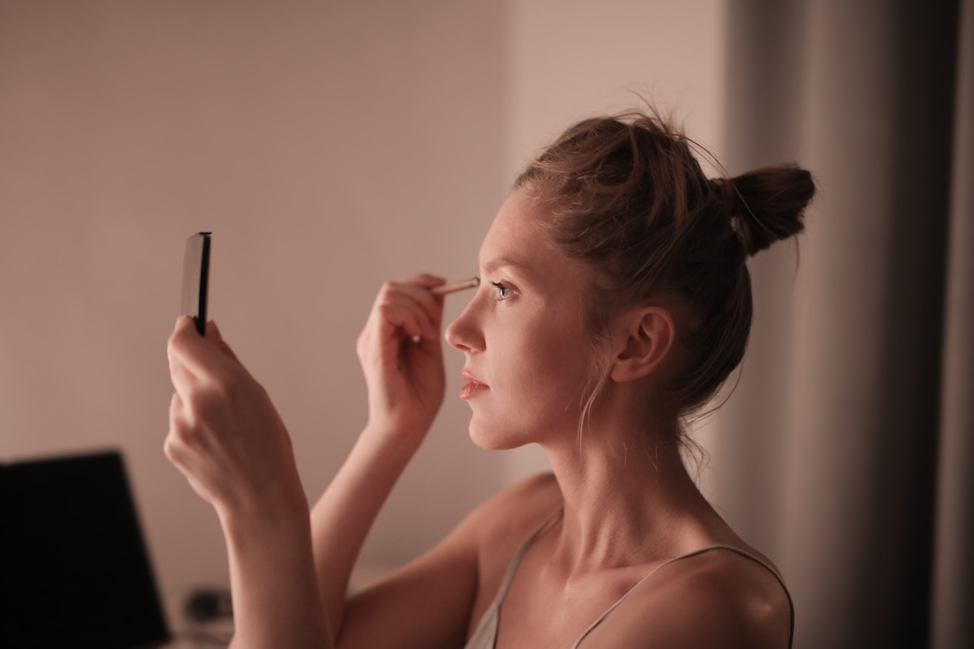 cleaning makeup brushes - 3 simple & easy ways